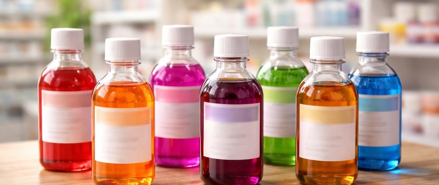 flacons-sirop-colores-table-pharmacie